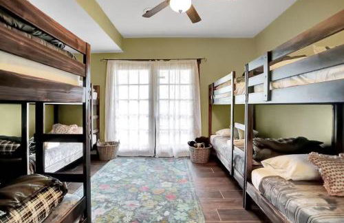 5 Bedroom Suites Hot Tub Jacuzzi Tub & Game Room - Photo 42