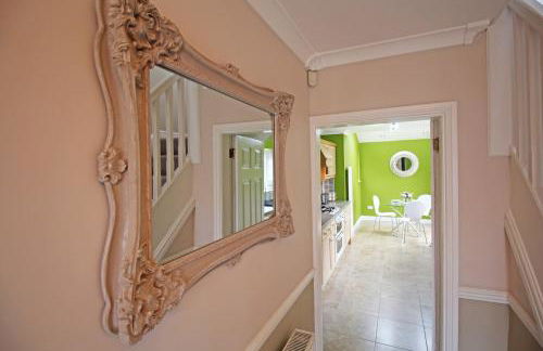 Queens Road - Luxury Spacious Home in Chester - Photo 26