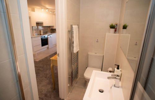 Walnut Flat, 2-Bedroom with Ensuite - Parking, Netflix, WIFI - Close to Oxford, Bicester & Blenheim Palace - F4 - Photo 20