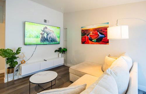 Spacious 2 Bedroom, 2 Bath, Pool, Free Parking, Gym - Foto 25