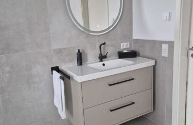 Luxsuite Still und Komfort 2 Balkon Elektrogrill Tischfussball TV-75 Zoll - Foto 15