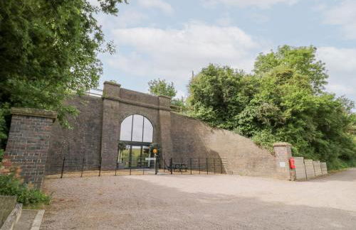 The Tunnel at Bridge Lake Farm and Fishery - Foto 1
