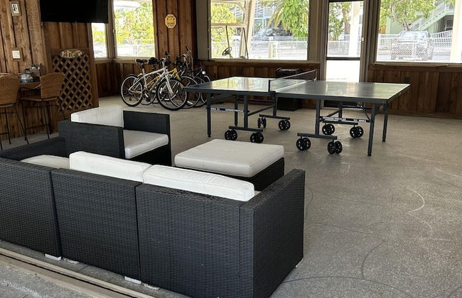 Beautiful Updated Stilted Home Makes For A Super Getaway. 3 Bedroom Home by RedAwning - Foto 39