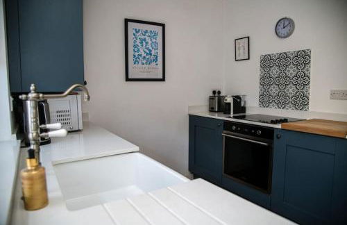 Beautiful Country Cottage - Photo 27