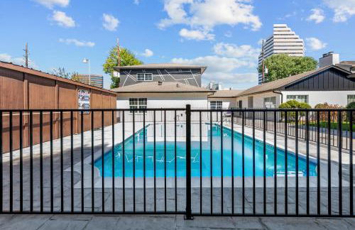 Spacious 1BR Galleria Apt with Pool & Free Park - Foto 14