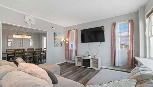 Escape to Raleigh Ave Glamour - Steps to the Beach - Foto 1