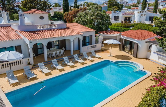 Joana Stunning Villa IS A 10 MIN Walk TO THE BEA - Foto 1