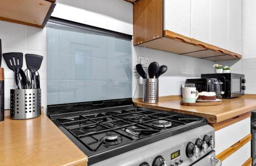 Spacious 3 beds home Close to Southampton GENERAL HOSPITAL - sleep 9 - Free Parking - Pool table - 2 Large TVs - Foto 20