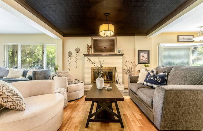 LUXURIOUS 5,500 sqft Home: 5 Br/5 Ba | PRIVATE Pool & Hot Tub | STEPS to Beach - Foto 26