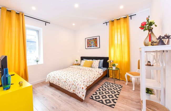 Parliament & River View Apartments - Photo 2