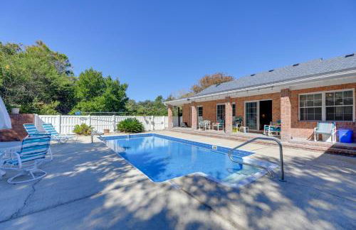 Pine Knoll Shores Getaway - Walk to Beach! - Foto 29