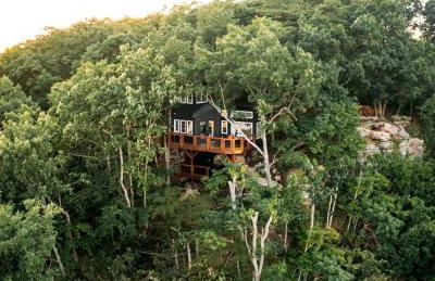 Breathtaking Tree House with Jacuzzi and Lofted Interior in Georgia - Foto 17