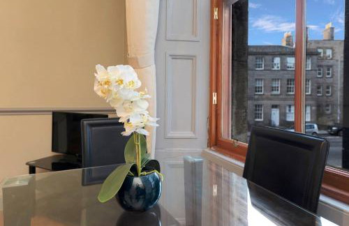 Central, Cozy 2BR-1BA-Haymarket - with Parking - Foto 19