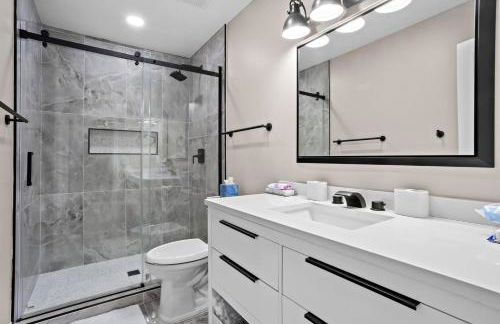 Stylishly Restored Townhome - Convenient access - Foto 19