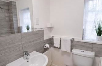 Grantham Stays, 3BR Home, Long Work Stays & Parking - Foto 14