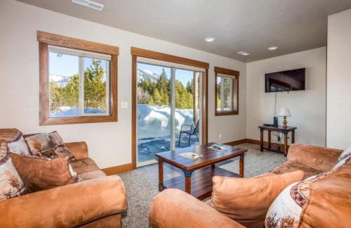 Sunny Mountain Cabin for a Group Getaway in West Glacier, Montana - Foto 15