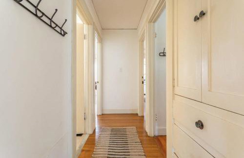 Charming 1920s Hermosa Bungalow Steps from The Strand - Foto 28