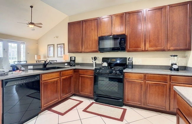 Fantastic 7 Bed 6 Bath In Prestigious Gated Comm. 7 Bedroom Villa by Redawning - Foto 30