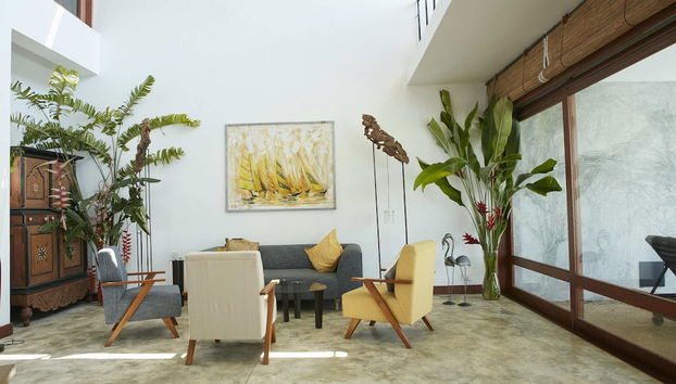 Coin salon dans le hall