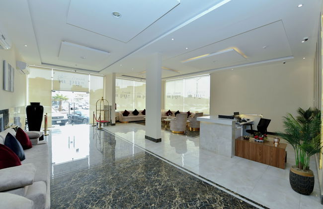 Oasis Suite Hotel Apartments - Photo 2