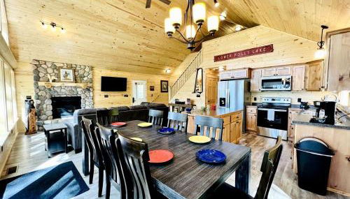 Group Lake Cabin with Ping Pong Table Loaded with Kayaks in Wisconsin - Foto 5