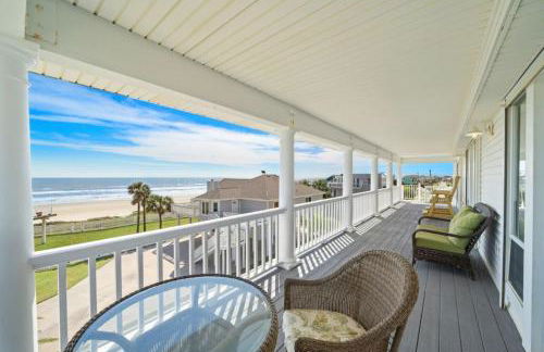 Huge beach house with great views, steps from sand - Foto 39