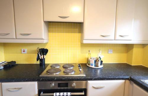 Stylish 2-Bed flat near IKEA & J9 M6 Free Parking - Foto 9