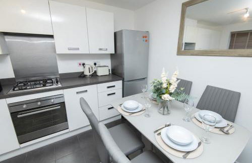 Manchester Cityside Deluxe Stay - 3 Bedroom House Great for Family with Free Parking & Garden - Foto 14