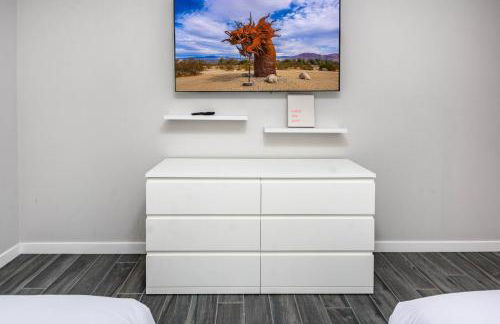 #Marbella Lane - Desert Dream Pool Spa & Games - Photo 24