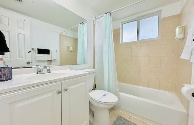 NEW Top Location King bed Free Parking - Foto 10