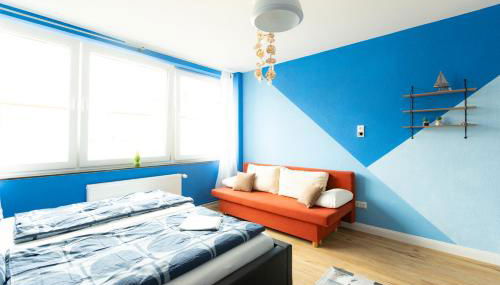 - Ocean Haven Deluxe with Coastal Charm - 2-Room Sea-Inspired Apartment 75 qm - Central Location - Elegant Nautical Design - Renovated in 2024 with TV & Netflix - Full Kitchen & Free Parking - Near Metro & Airport - King Beds - - Photo 3