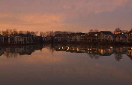 Lakeside Cotswolds Retreat with Private Hot Tub set on Lower Mill Estate - Photo 29
