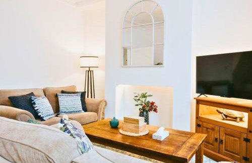 Central 3 Bed Home, Contractors, Garden, Fast WiFi, Smart TV - Photo 16