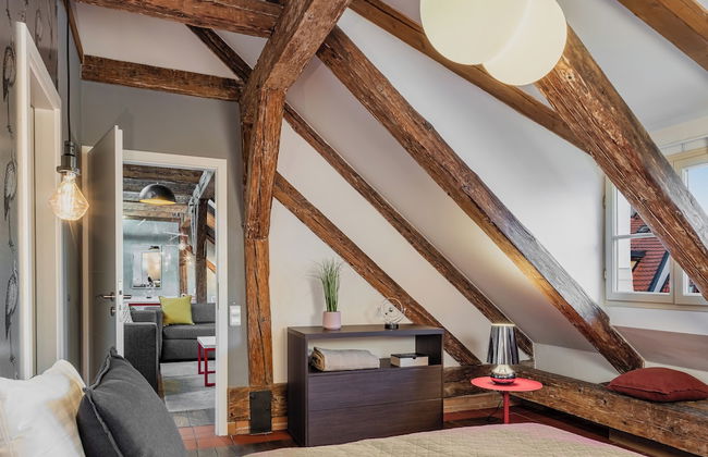 4 Arts Apartments by Adrez Living - Photo 13