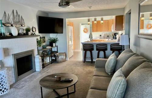 Lakeview - Lake Erie - Ashtabula, OH - 5 Min to GOTL - Fireplace- Deck - King Bed - Foto 7