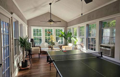 Close to Downtown, 11-Person Swim Spa-Hot Tub, 75" TV 4 Movie Nights, Spacious, Walk To Restaurants, Ping Pong - Foto 15