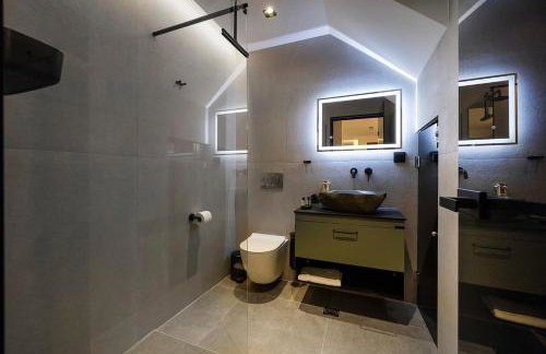 Akira Suites - Photo 30