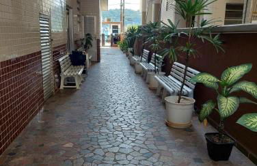 Apto frente à praia, aconchegante, vista lateral pro mar! - Foto 10