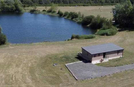 Phoenix Lodge - Luxury 2 ensuite bedrooms, lakeside views - Foto 3