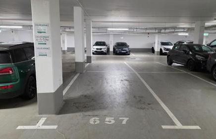 Business suite with skyline view with parking space - Foto 8