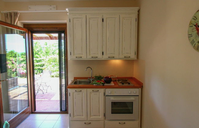 Enticing Farmhouse in Montalto di Castro near Sea - Foto 2