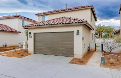 Near Coachella and Stagecoach Palm Springs , PGA resort Villa ,Golf, community pool, gym - Photo 36