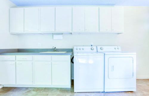 7 Bdrm, Pickleball, Bball, HotTub, FirePit, Golf! - Foto 71