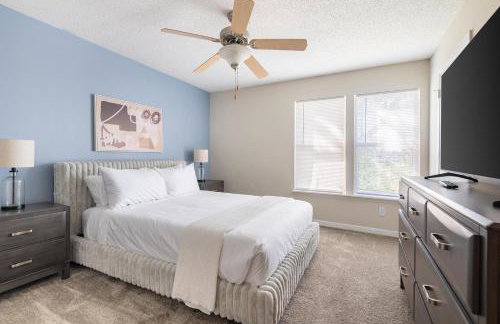 Landing Stunning 2BD Tennis Court Gym - Photo 18