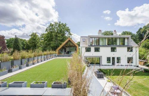 Luxury 8 bedroom home with leisure wing - Foto 8