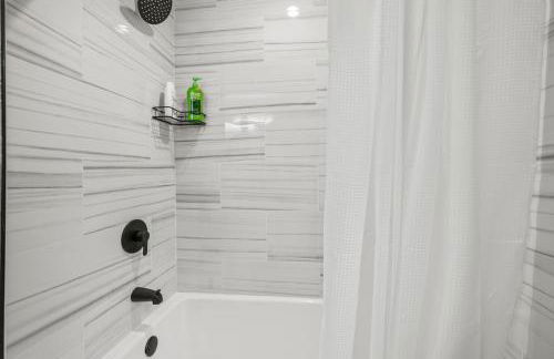 Ideal Family Stay Sleeps 20 in Bloomfield, CT - Foto 59