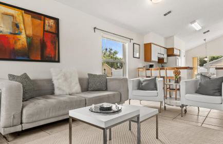 Upstay 3BR Family-Friendly Stylish Retreat w Patio - Foto 1