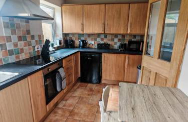 Comfy House Parking Long Stay - Photo 3