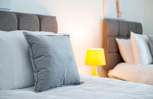 City Access - 3 Beds - Parking - Smart TVs - Foto 16