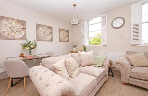 Apartment 11 Bluebridge with Free Parking - Photo 12